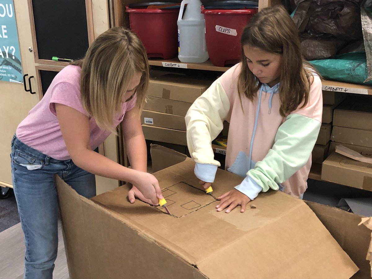 Constructing cardboard houses that will be powered by solar panels! #makers #4thGrade #GoCIGo #STEAM #CleanEnergy https://t.co/6adTUEjwB6