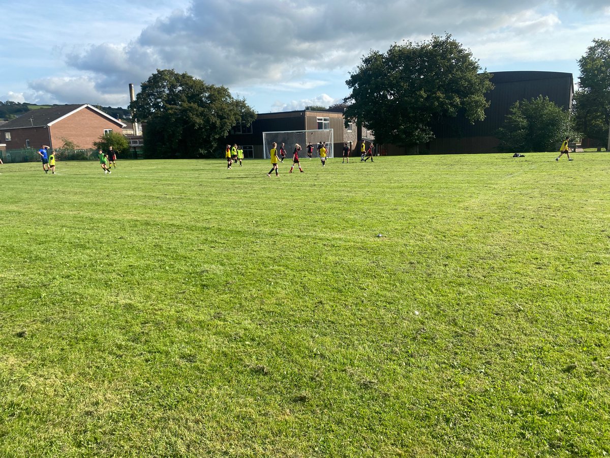 Year 7 &amp; 8 football training returned this evening!
Excellent number in both agre groups!
⚽️👏