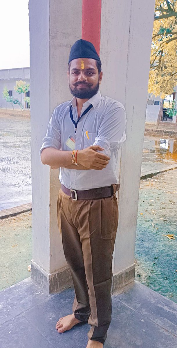 VANDEMATRAMasv's tweet image. #वन्देमातरम 🇮🇳
खून अपना गरम हैं, क्योंकि हिन्दू अपना धर्म हैं।
हिन्दू होना भाग्य हैं, पर कट्टर हिन्दू होना सौभाग्य हैं।

जो देश को चाहते हैं, वो और कुछ नहीं चाहते।
#जय_जय_श्री_राम 🚩

#RSS #राष्ट्रीय_स्वयंसेवक_संघ @RSSorg 
@PistolPandey @AlokTiwari9335