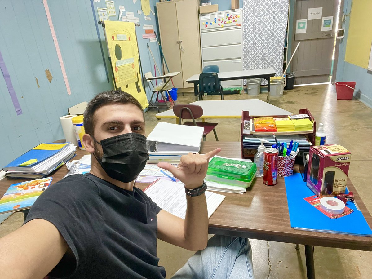 AlbertCaastillo's tweet photo. Les presento lo q será mi hogar, mi salón listo para dar la milla extra y ayudar a mis estudiantes en todo. Gracias mi Dios por todo, no me dejes solo en esta travesía 📚🙏🏼 Lo que un día soñé, lo estoy viviendo. Si soy maestro de Educación Especial. ♿️👨🏻‍🏫 https://t.co/D2a63hOm9l