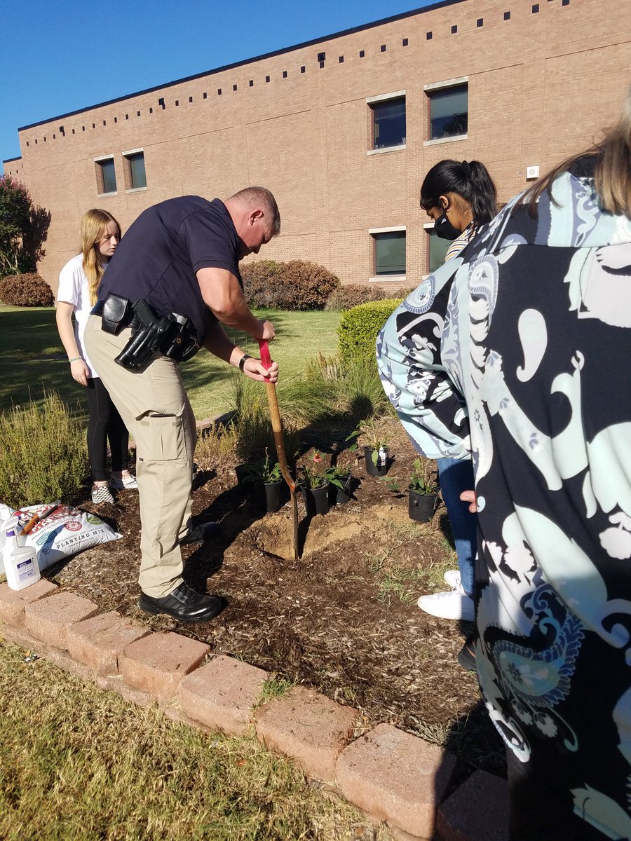 What a day to be outside, making our Campus more beautiful with plants! The kids were champs, digging in this rock hard dirt, and even got Officer JD to help out! The kids said it was 'satisfying' work! 😁
#WeAreLakeview #LVMSLEAPDAY