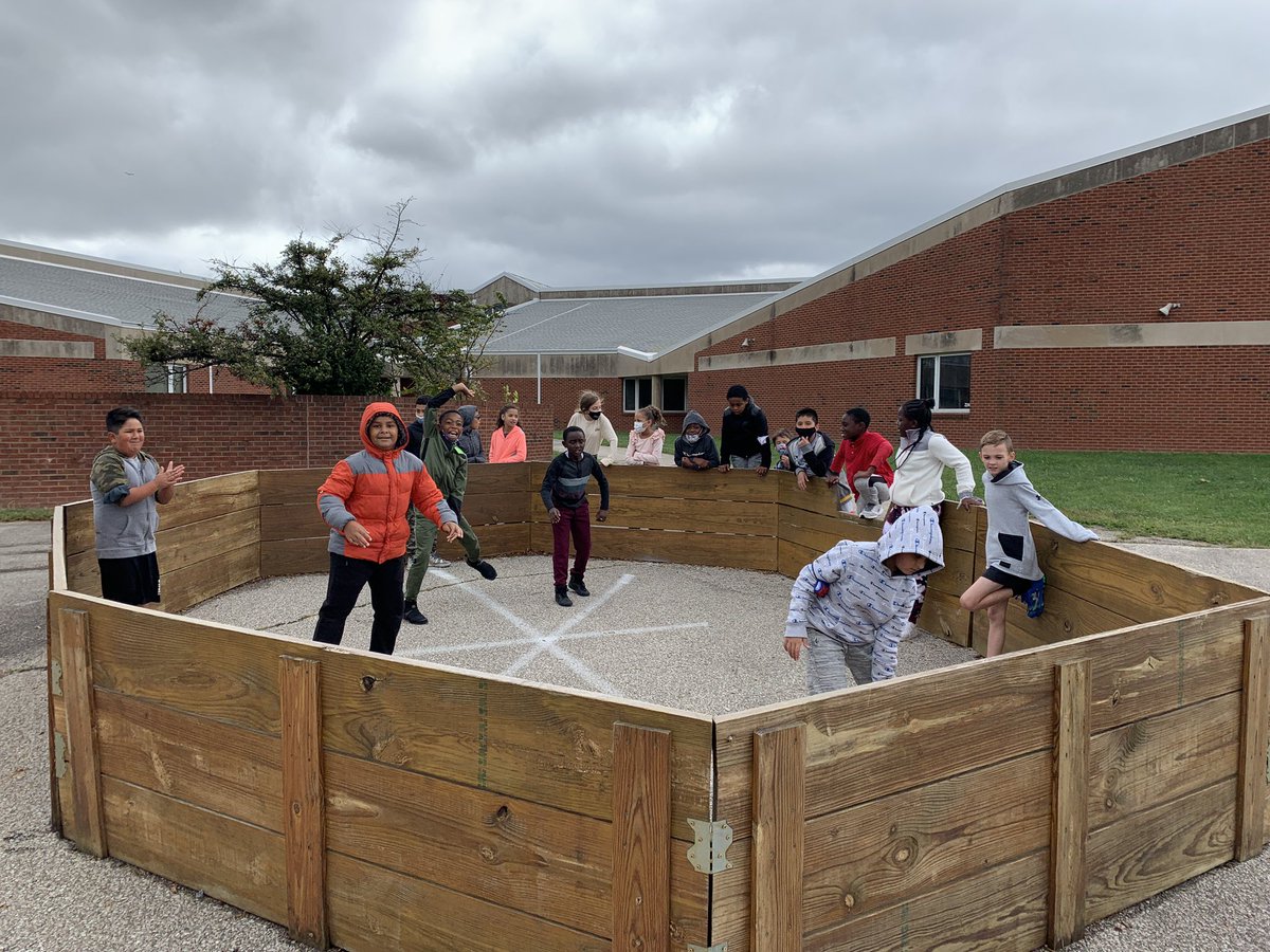 SlateHillStars's tweet image. We are making it a great day at #theSlate ⭐️ #recessfun #itsworthit #bestplaceonearth