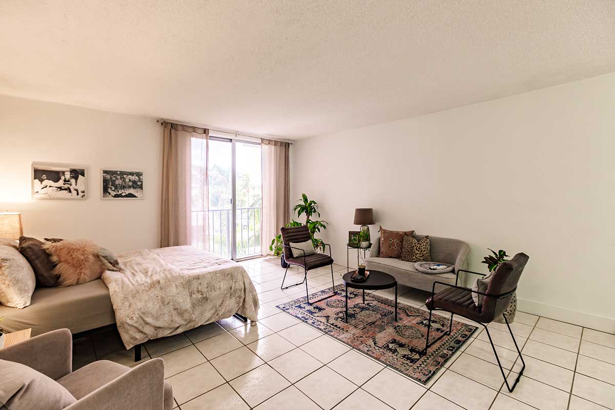 RaquelColp's tweet image. Cozy studio in the heart of Miami Beach. 😎Great location and price - mailchi.mp/axispremierere…