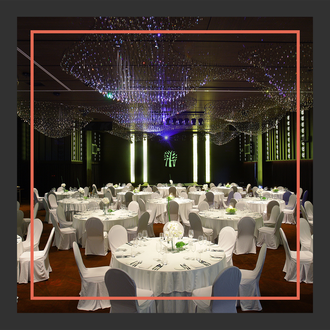 RCL_ltd's tweet photo. RCL’s DR7 #luminaires were specified for the @Banyan_Tree Club and Spa’s Crystal #Ballroom, a stunning space which hosts a wide variety of events from brand launch parties to car showcases.

Read more about this beautiful project by following the link: https://t.co/eLW4wwMVGW https://t.co/OwhQ4Kex9D