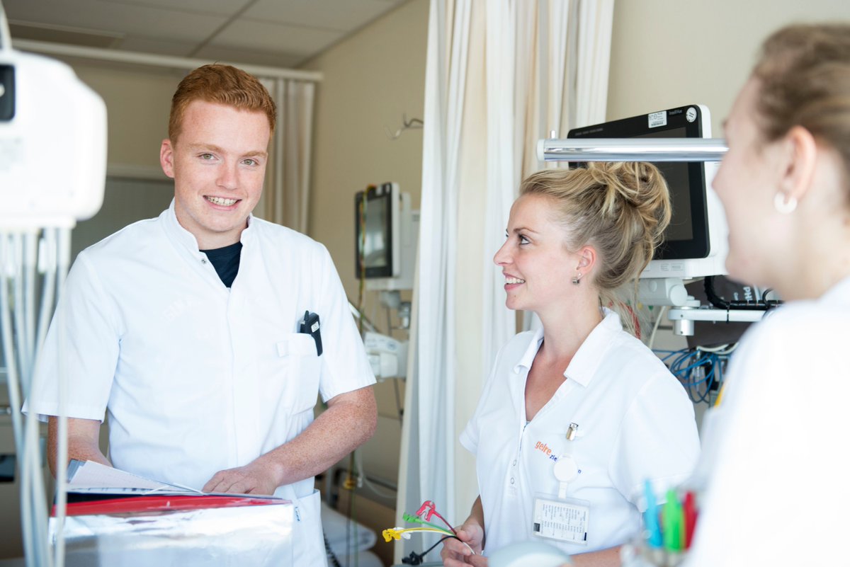 Ben jij (bijna) afgestudeerd als #basisarts en wil je je verder verdiepen in de #cardiologie? Dan zoeken wij jou! Wij bieden een traineeship, waarbij je werkzaam bent bij meerdere specialismen. Je start als #ANIOS cardiologie. Solliciteer via bit.ly/2W6sSOj
#vacature