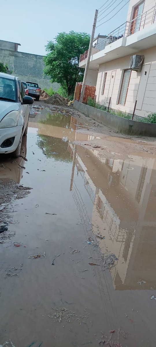 REENASHEORAN15's tweet photo. Sr I'm from mundi kharar,Model town,Kharar (Mohali) Punjab.We are facing a problem of bad condition a of road in our town.We had already visited in municipal office about 4-5times but no action has taken till now .Sr please take some action regarding this issue. @CHARANJITCHANNI https://t.co/XkqKcaDzrh