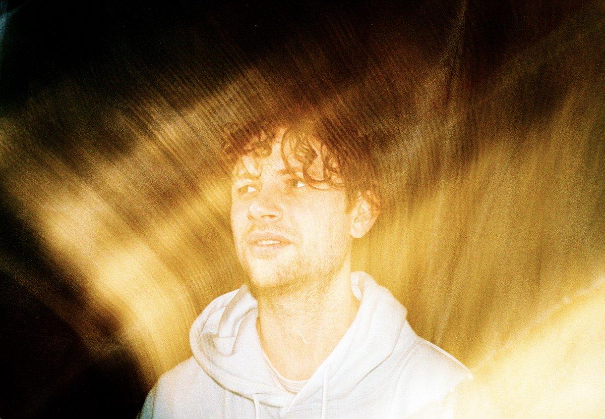 So soothing: <a href="/JonnyWildey/">Jonny Wildey</a>'s 'Violet' has a late night feel - laid down at <a href="/Total_Refresh/">Total Refreshment</a>, it moves from jazz to soul via post-disco beats...

Tune in now -   

clashmusic.com/news/jonny-wil…