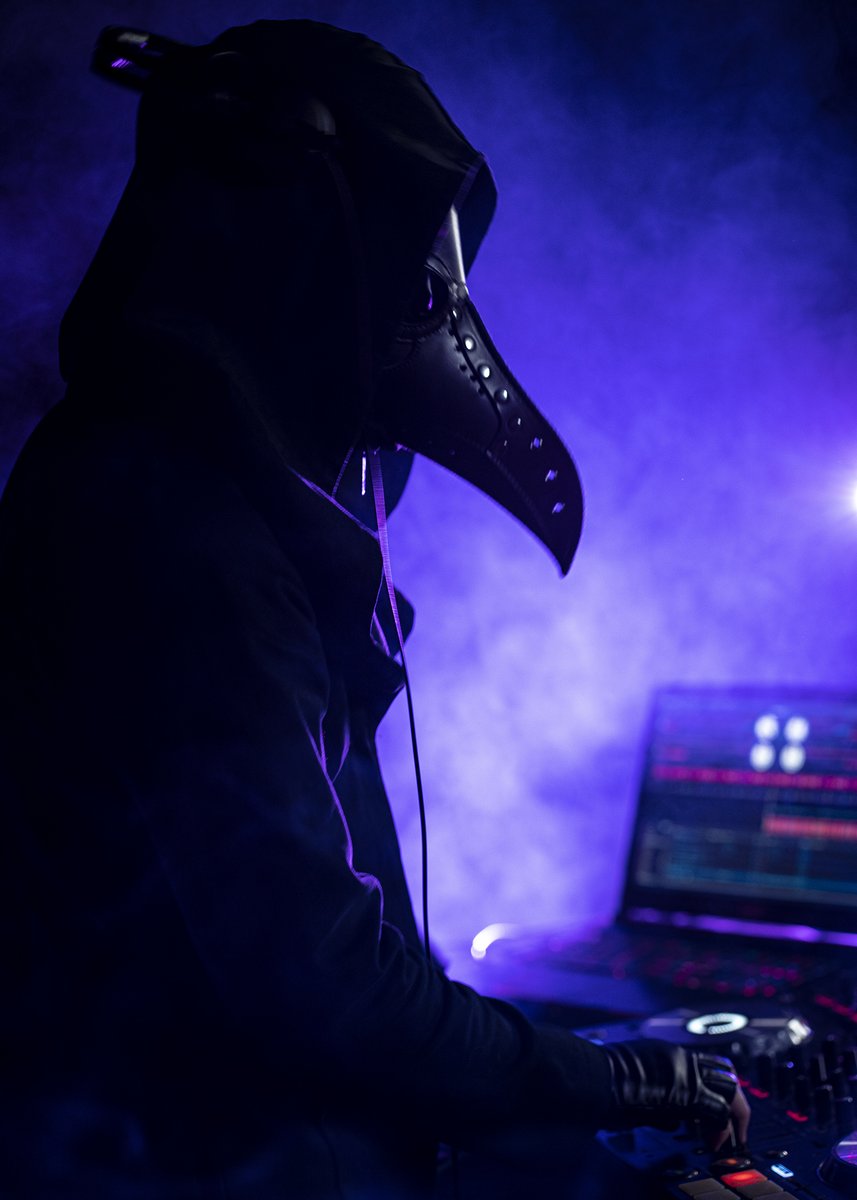 pestdokter's tweet photo. Se na miña casa hai fume, na túa queima que abrasa🔥☣

📸@propertynobody4
.
.
.
.
.
#plaguedoctor #technolove #industrialtechno #hardtechnodj #technoSpain #technopeople #technodj #technoculture https://t.co/nPOdI1Te1T