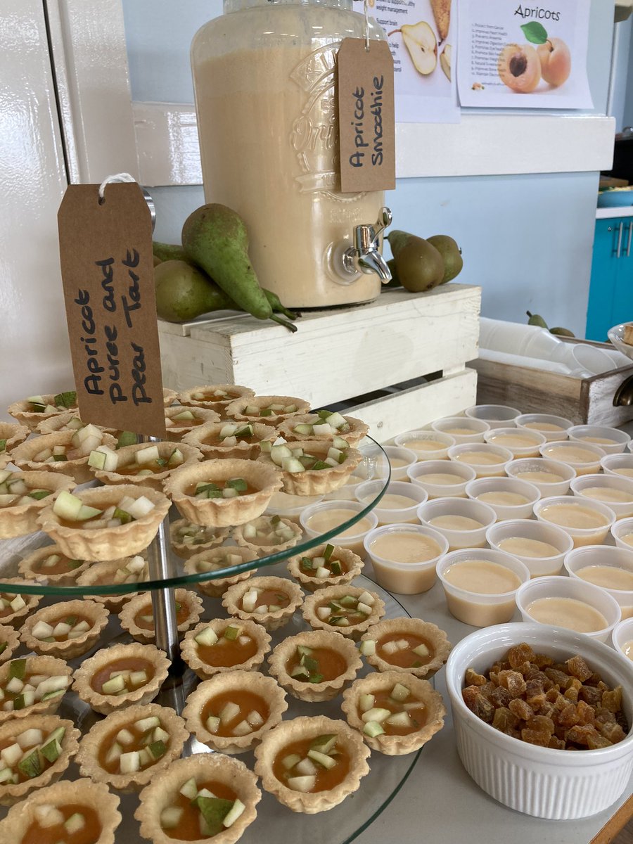 ChefRobWilliams's tweet image. Pear and Apricot tasting table, with it throughout the salad bar and main counter too. @Traceykeane123 @HolroydHowe @RydalPenrhos