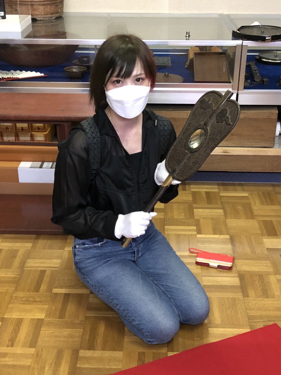 天目山 栖雲寺の武田信玄公奉納といわれる鉄製軍配。 北斗七星が描かれ