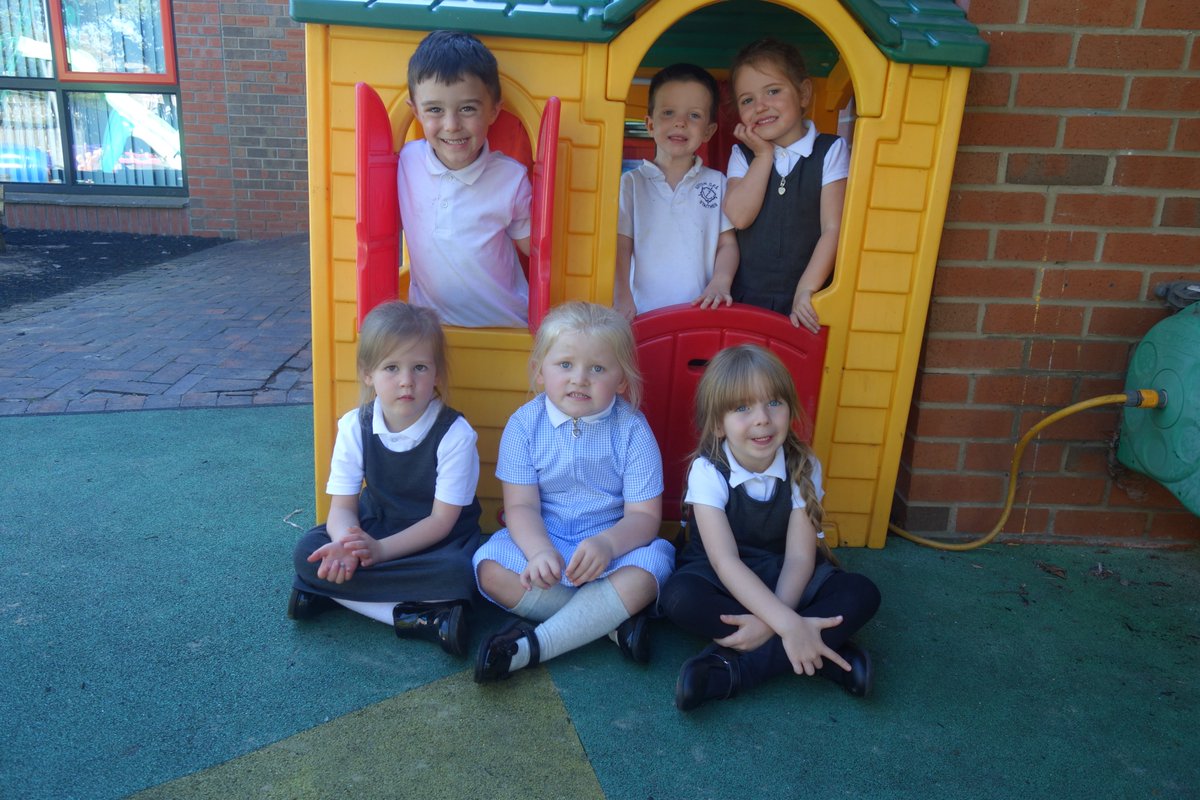 SetonSchoolSta1's tweet photo. Reception are enjoying our outside space. We are learning all about the community in which we belong. https://t.co/2Wi3yYw1iX