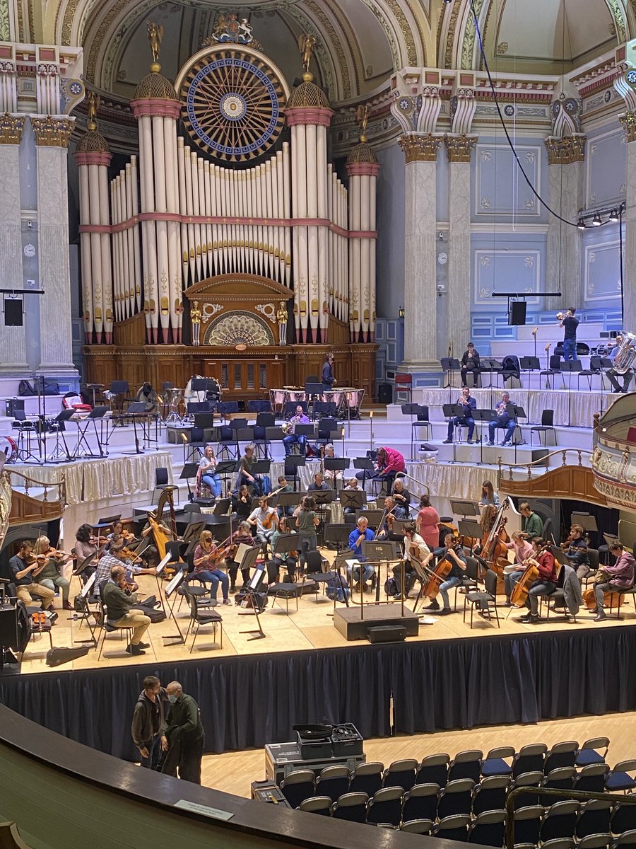 Well here we are… Orchestra ⁦@Opera_North⁩ ⁦⁦@HuddsTownHall⁩ with ⁦@GarryWalker74⁩ & ⁦@cellojohnston⁩ for the first symphonic concert of the 21/22 #KirkleesConcertSeason. Let’s make ⁦@musicinkirklees⁩ ready for #YearofMusic2023