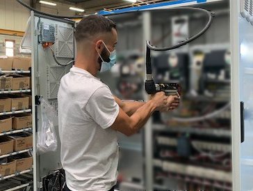 𝗣𝗲𝗿𝗳𝗼𝗿𝗺𝗮𝗻𝗰𝗲 𝗶𝗻𝗱𝘂𝘀𝘁𝗿𝗶𝗲𝗹𝗹𝗲
Pour répondre aux exigences de ses clients, @ReyesGroupe mobilise ses équipes du Bureau Méthodes/Indus. pour adapter ses lignes de production.
Défi relevé, client satisfait ! 👍⭐
Chaque client bénéficie d'une relation personnalisée