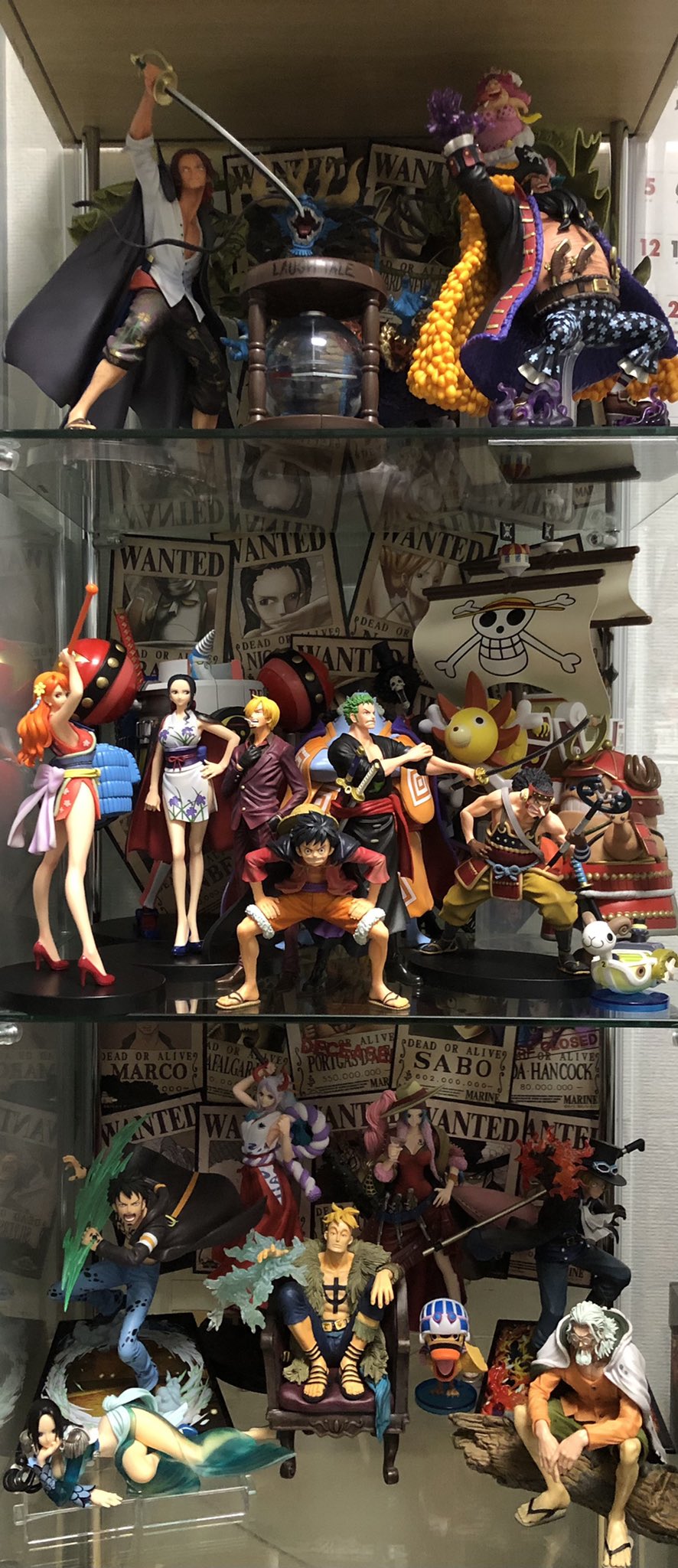 Twitter 上的 ガチャマニア ワンピースフィギュア 一番くじシリーズ Aでディスプレイ 1段目四皇 ロジャー白ひげ 2段目麦わらの一味 3段目それ以外の好きなキャラ 背景 麦ストの手配書 フィギュアgetする時や撮影 開封も楽しいですが ディスプレイも楽しいですね Twitter 上的 ガチャマニア ワンピースフィギュア 一番くじシリーズ Aでディスプレイ 1段目四皇 ロジャー白ひげ 2段目麦わらの一味 3段目それ以外の好きなキャラ 背景 麦ストの手配書 フィギュアgetする時や撮影 開封も楽しいですが ディスプレイも楽しいですね