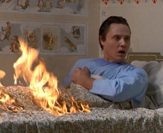 O início da filmografia de Stephen King seguiu pegando fogo com grandes diretores, como John Carpenter (Christine, o Carro Assassino) e David Cronenberg (Na Hora da Zona Morta)