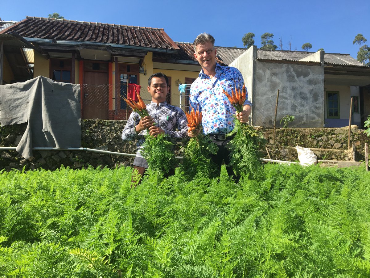 Kleine boerenorganisaties uitten kritiek op VN top vandaag, de Food Systems Summit, zie: lnkd.in/dD5YhQGh. Lees hier over hoe wij ons inzetten voor kleine boeren met <a href="/RijkZwaan/">Rijk Zwaan</a> in Duurzaam Ondernemen:
lnkd.in/dN964GeB
#FoodSystems4SDGs #UNFSS2021 #agriculturenews