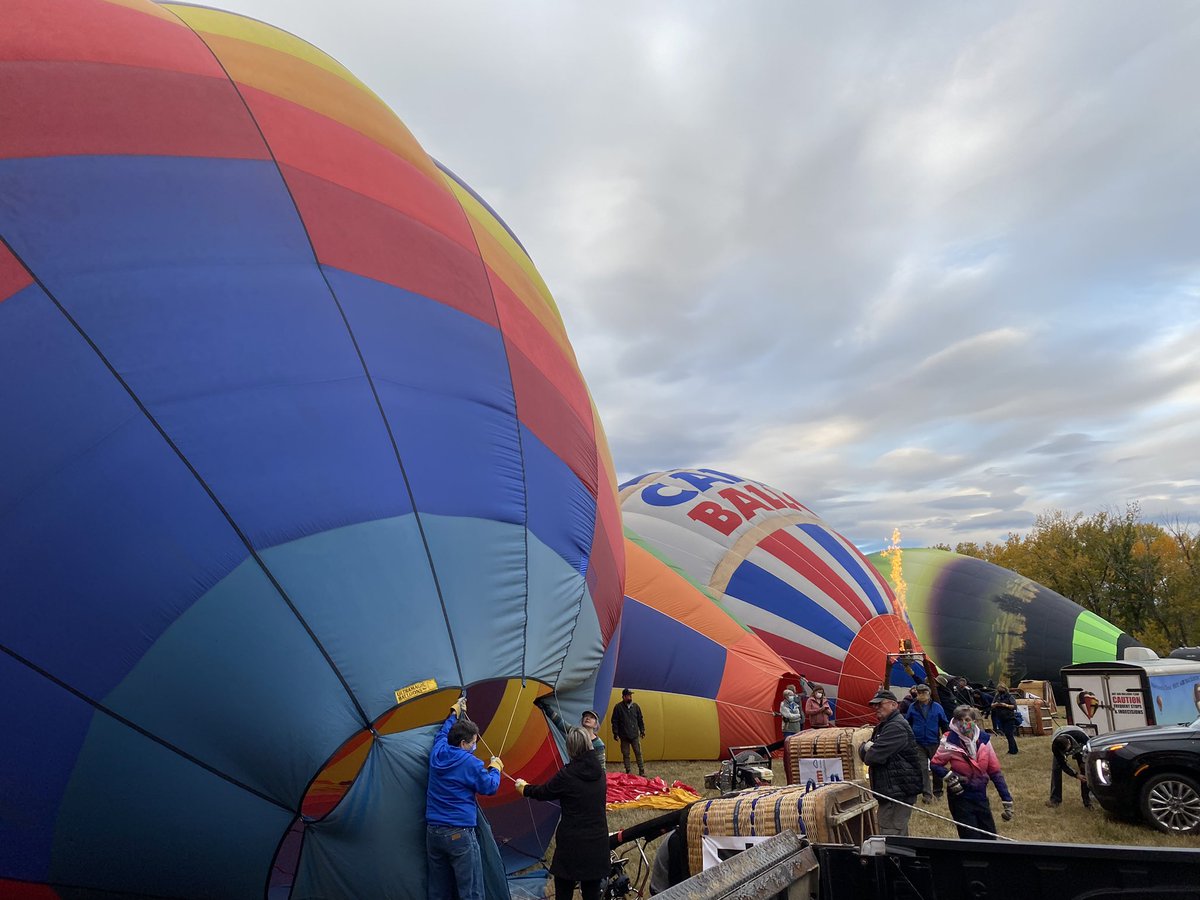 So many volunteers here to help make the balloons happen! Makes me emotional!