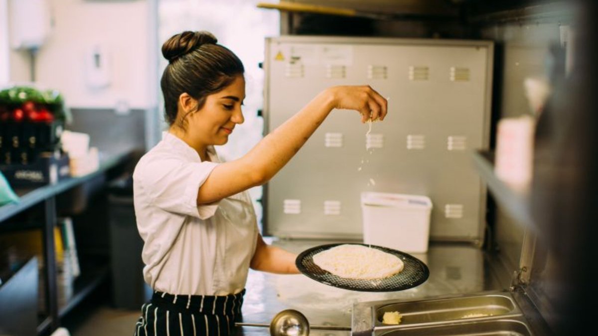 Use your skills to create incredible dining experiences for our guests. We have a number of chef positions available across our eateries. Learn more about our roles and our exciting range of benefits 👇
bit.ly/3zB6tGD

#chefjobs #hospitalityjobs #lancashirejobs
