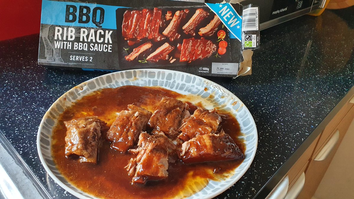 speedyvic's tweet photo. @IcelandFoods #disappointed to say the least. They look completely different to the box. Never served 2 and the fat and gristle left over not good.😧 https://t.co/untqasDQ5h