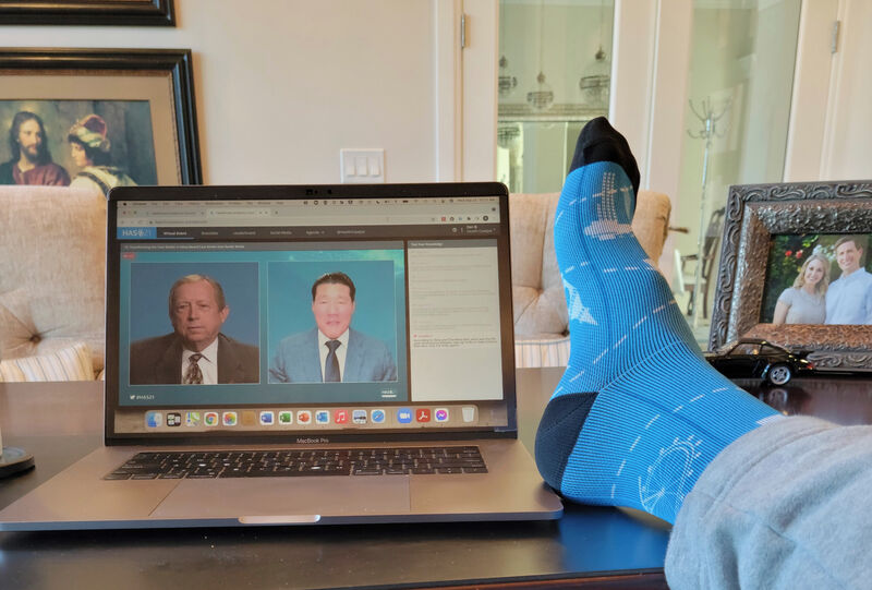 HealthCatalyst's tweet photo. Looking good, @DanBurtonHC! #SocksofHAS https://t.co/WoLtA94ZBZ