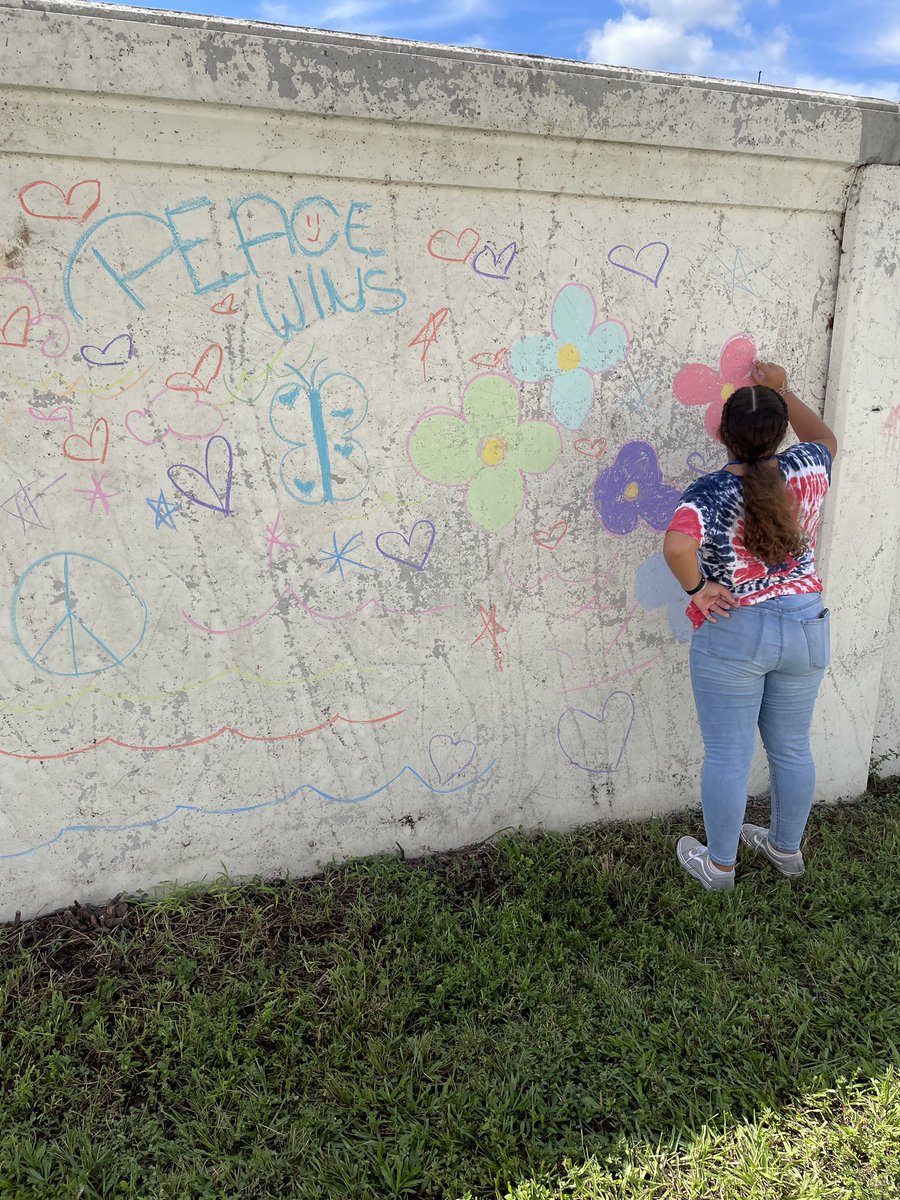 ChoozPeace's tweet photo. 275+ boxes of chalk distributed for Choose Peace Week! Check out some of the #Chalk4PEACE artwork!
@WCYMiddleSchool @myPBHS @FalconCove @6Collegiate
@browardschools Keep sharing with us 🤩 https://t.co/HU6Jw4cAWe