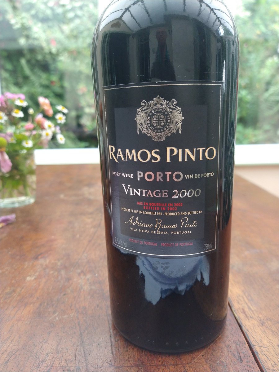 This was a vintage port on absolutely top form over the last few days. Smooth, with aromas and flavours of liquorice, black fruits and cedar. 20 years old and effortlessly elegant. <a href="/ivdp_ip/">Vinhos Douro e Porto</a> <a href="/MMDUK/">MMD UK</a> #vintageport #RamosPinto
