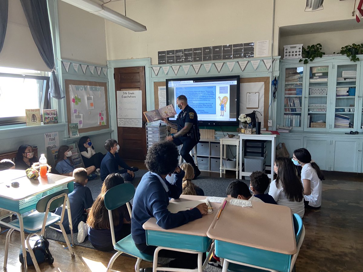 THANK YOU Officer Mike for reading to us &amp; answering our questions! 👮🏼‍♀️ <a href="/FallRiverPD/">Fall River Police</a> <a href="/frps_Watson/">Watson Elementary School</a>