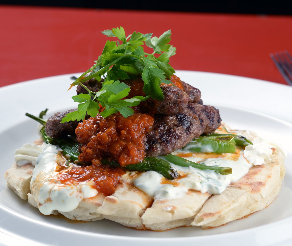 Köfteyi bir de bizim yorumumuzla böyle yiyin bakalım vazgeçebilecek misiniz? 🙂