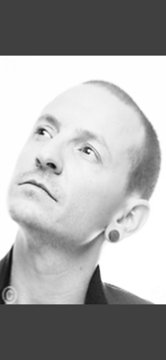 ancalehr's tweet photo. Wenn du nach dem Feierabend noch 10 min im Auto sitzen bleibst und im Radio eins deiner Lieder kommt dann musst du einfach lächeln ❤️ tyC 

#finalmasquerade
#ChesterBennington https://t.co/RnJcpjzgFr