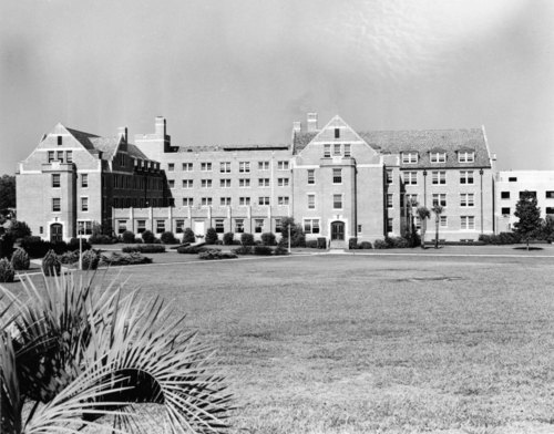 HousingFSU's tweet image. We're going way back with today's #throwbackthursday back to 1957 and a beautiful glimpse of Cawthon Hall part of our original historic residence halls. 

The top hit on the music charts on this day in 1957 was "That'll Be The Day" by Buddy Holly and The Crickets. 

#fsutbt