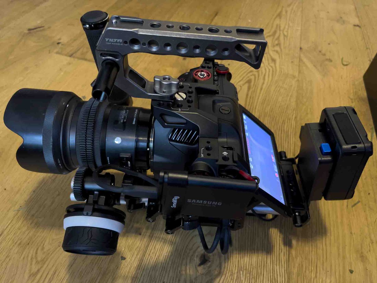 IanHodgsonpix's tweet image. Just under 2 and a half hours run time with the tiny @Fxlionbattery  Nano one 50Wh and internal battery on the @Blackmagic_News  6K pro recording in RAW. #6Kpro