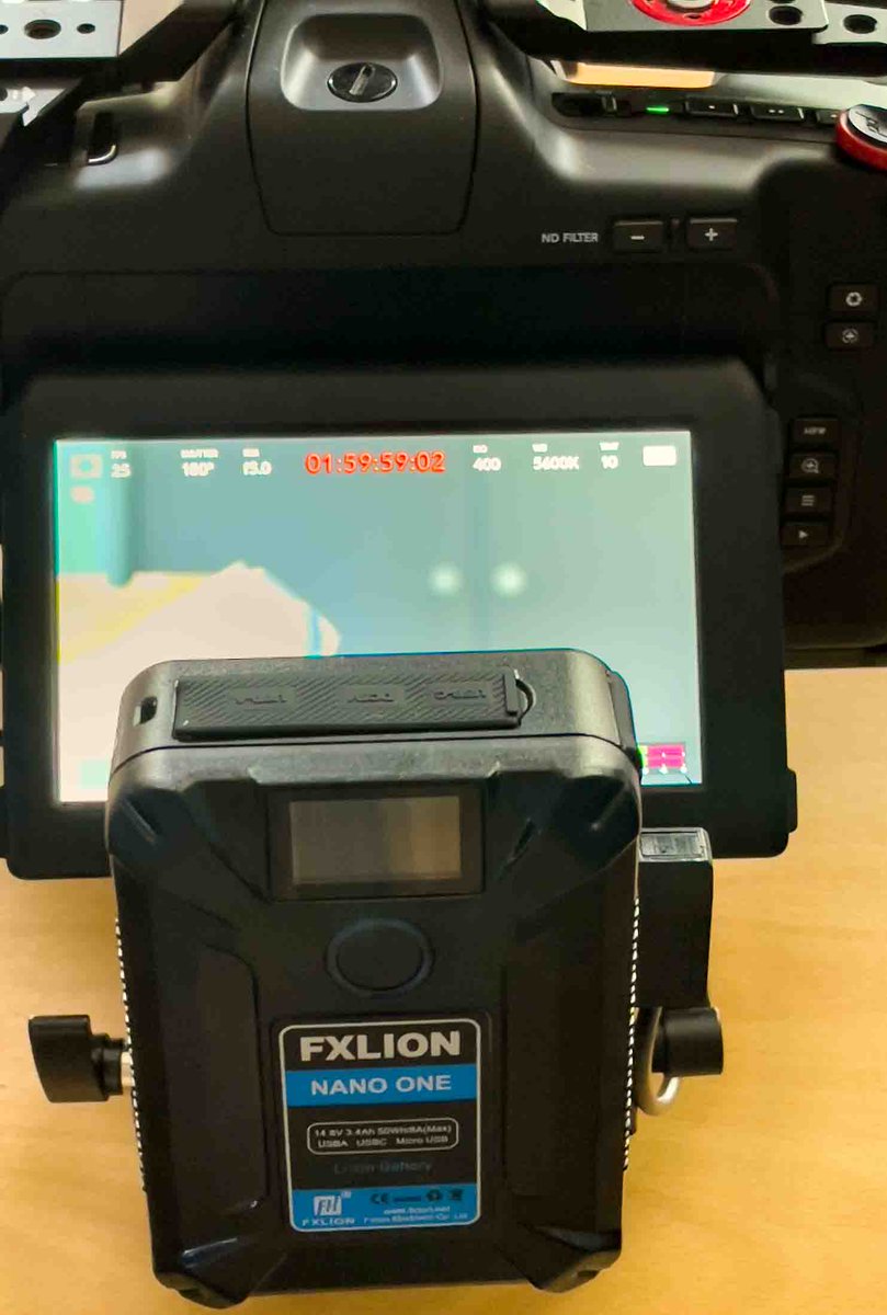 IanHodgsonpix's tweet image. Just under 2 and a half hours run time with the tiny @Fxlionbattery  Nano one 50Wh and internal battery on the @Blackmagic_News  6K pro recording in RAW. #6Kpro