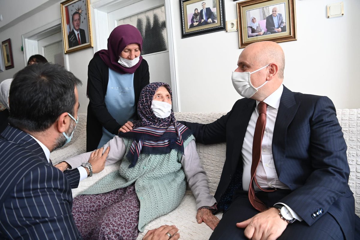 AK Parti Ankara (@akpartiankara) on Twitter photo İl Başkanımız <a href="/hakanhanozcan/">Hakan Han ÖZCAN 🇹🇷</a> , Ulaştıma ve Alt Yapı Bakanımız <a href="/akaraismailoglu/">Adil Karaismailoğlu</a> ve Ankara Milletvekillerimiz 15 Temmuz gecesi 2 evladı ve damadı şehit olan Muzaffer Gülşen’i ziyaret etti.
Vatan uğruna şehadet şerbeti içen evlatlar yetiştiren analarımıza duacıyız. İl Başkanımız <a href="/hakanhanozcan/">Hakan Han ÖZCAN 🇹🇷</a> , Ulaştıma ve Alt Yapı Bakanımız <a href="/akaraismailoglu/">Adil Karaismailoğlu</a> ve Ankara Milletvekillerimiz 15 Temmuz gecesi 2 evladı ve damadı şehit olan Muzaffer Gülşen’i ziyaret etti.
Vatan uğruna şehadet şerbeti içen evlatlar yetiştiren analarımıza duacıyız.