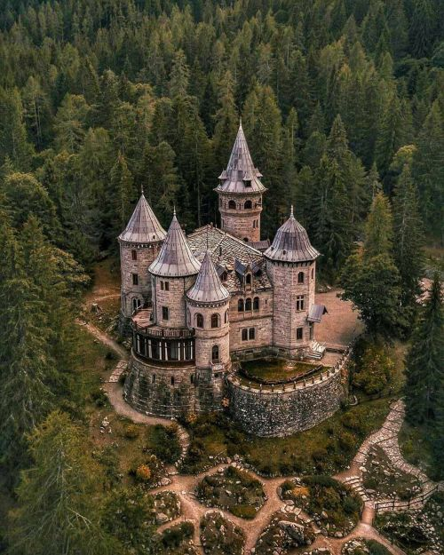 lavieestbelIe's tweet photo. Savoia Castle, Italy https://t.co/2QmJfVMVJT