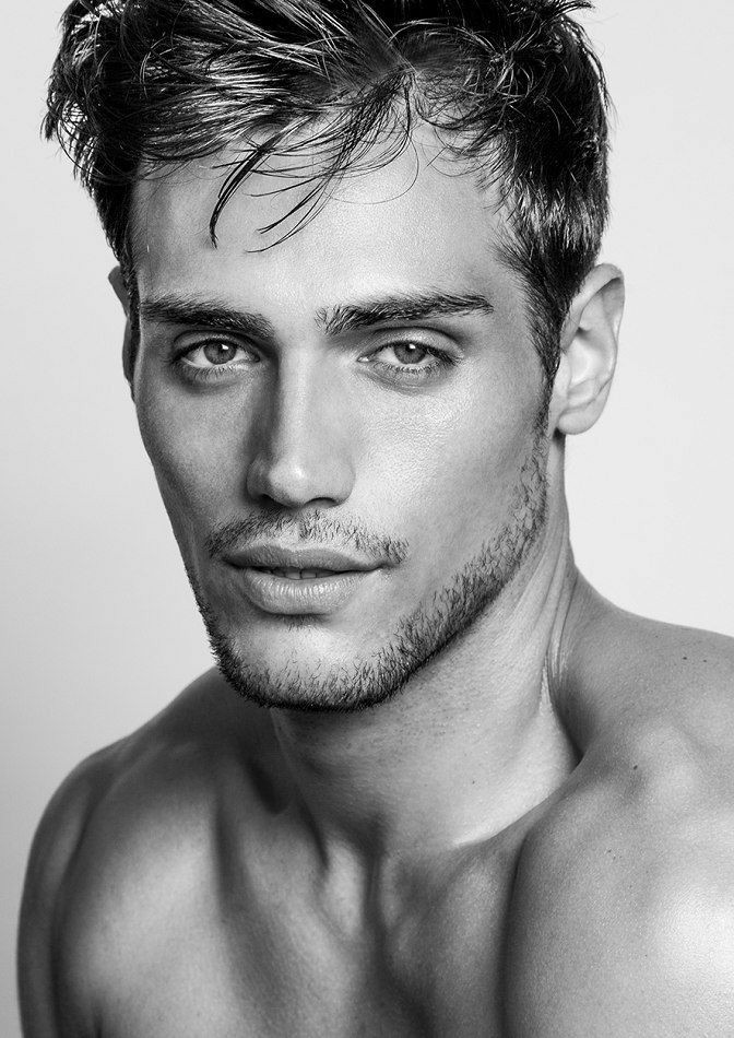 Лицо мужчины модель. Скулы у парней. Мужские модели. Красивое мужское лицо. Люк уокер.