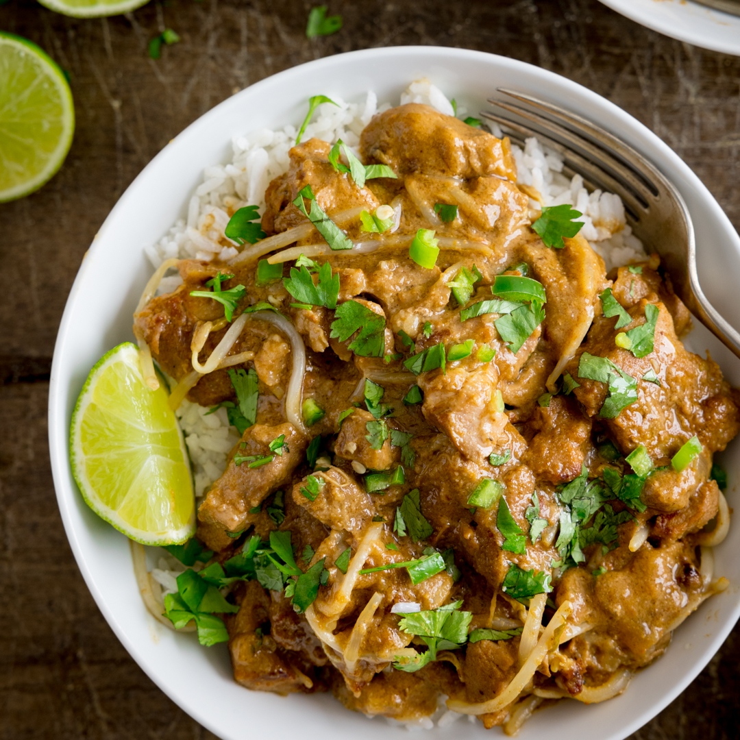 This simple Thai-inspired Peanut Pork melts in the mouth and is all cooked in one pan, with the oven doing most of the work.😋
#slowcookedpork #peanutbutter #porkrecipe
⁠kitchensanctuary.com/thai-style-pea…