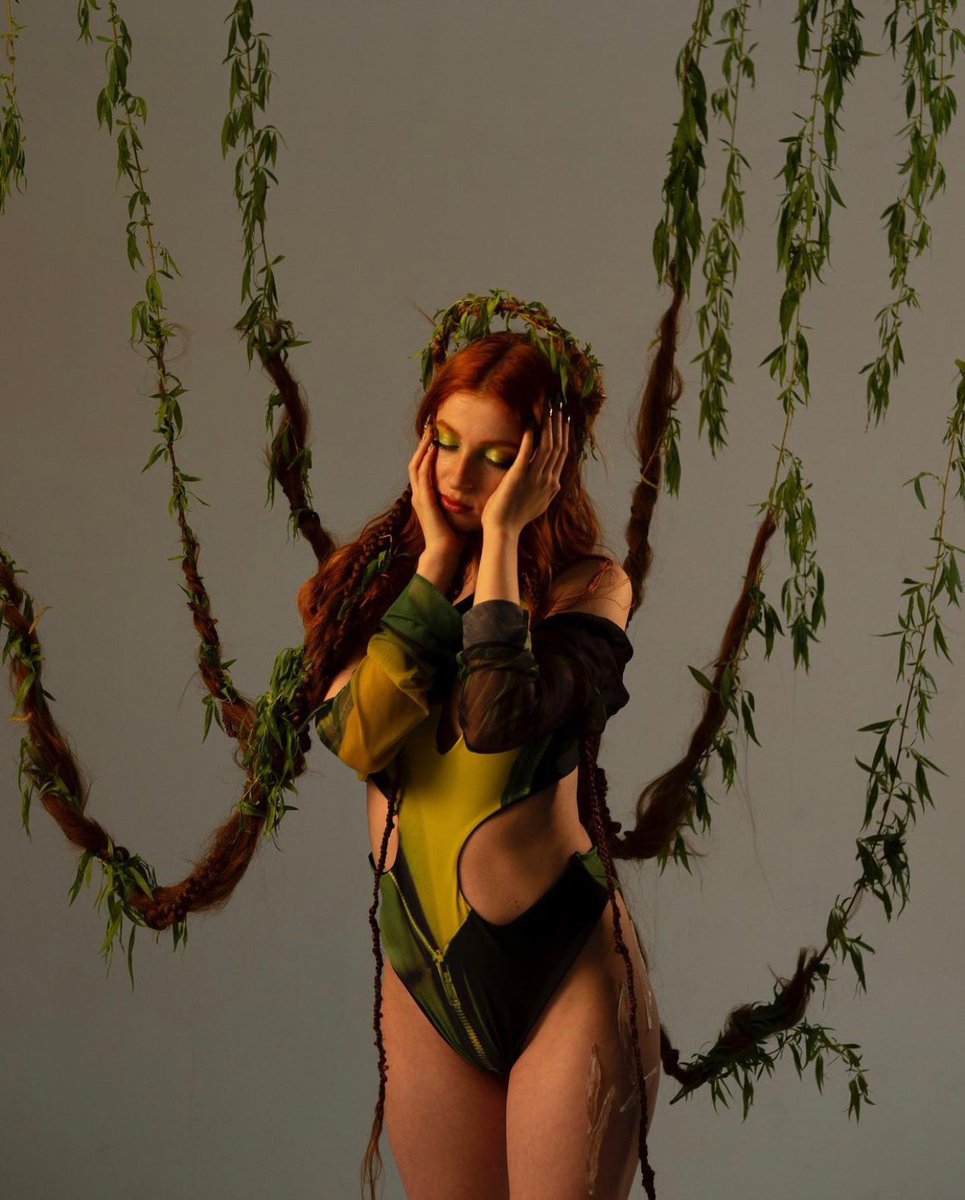🌱🌱 BTS Hair Design by @karlaqleon for @elsas_hi using @sheamoistureuk Hair assistant Krezsend Sacky 🌱🌱 I worked hours on creating and researching about a willow tree just to be able to recreate something that would make sense for the artist.
