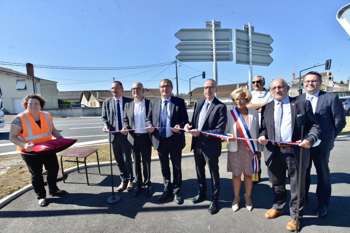 Je suis heureux d’avoir inauguré aujourd’hui des aménagements de sécurité sur la RN21 à Thiviers qui attend encore un morceau de contournement. D’autres villes et villages de Dordogne l’attendent également avec impatience.