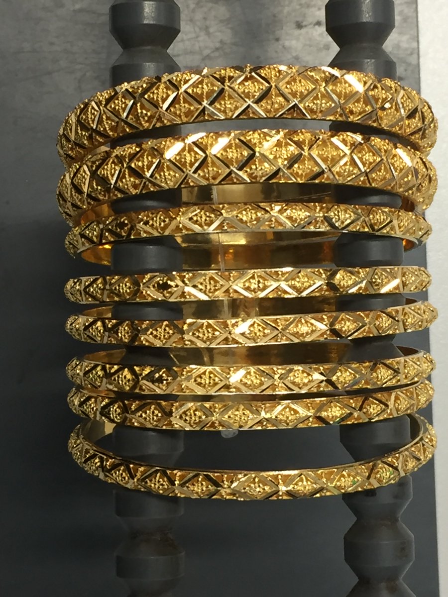 Buying gold jewellery in a shop. Always ask if the piece is #hallmarked: this is your guarantee of authenticity. #Hallmarks can be tiny. Ask for a magnifying glass so that you can take a proper look. #BrumTS <a href="/LondonAssay/">London Assay Office</a> <a href="/TheAssayOffice/">Birmingham Assay Office</a>  <a href="/EdinburghAssay/">EdinburghAssayOffice</a>