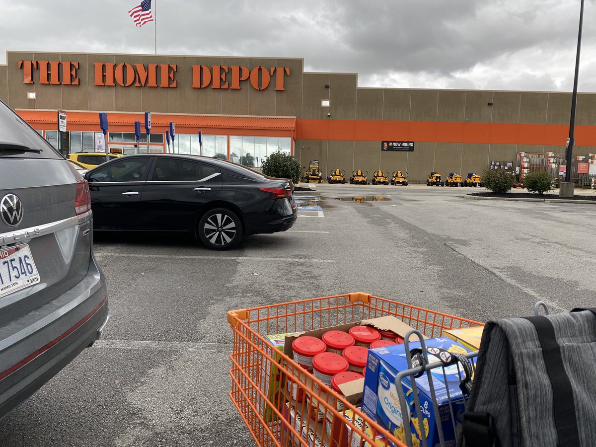 Washington Courthouse today. A little windy for sure. Still filling up Homer Pantries to build our amazing partnership. HDIS and Stores equals One TEAM. <a href="/THDPWR/">Paul Riemenschneider</a> <a href="/THDBagz/">Bagz</a> @Sean_Monty_ <a href="/johnreedhd3843/">John Reed</a> <a href="/bethkinzler09/">Bethany Kinzler</a> <a href="/CusicRoseanna/">Roseanna Cusic</a>