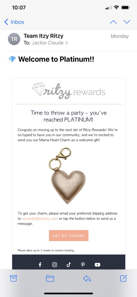 jackiebuhmann's tweet photo. Can you tell I’m obsessed with @ItzyRitzy 😍 so excited to buy Mara some Christmas presents with my rewards 🎁 
#itzyritzy #ritzyrewards https://t.co/JJcpCp9Fua