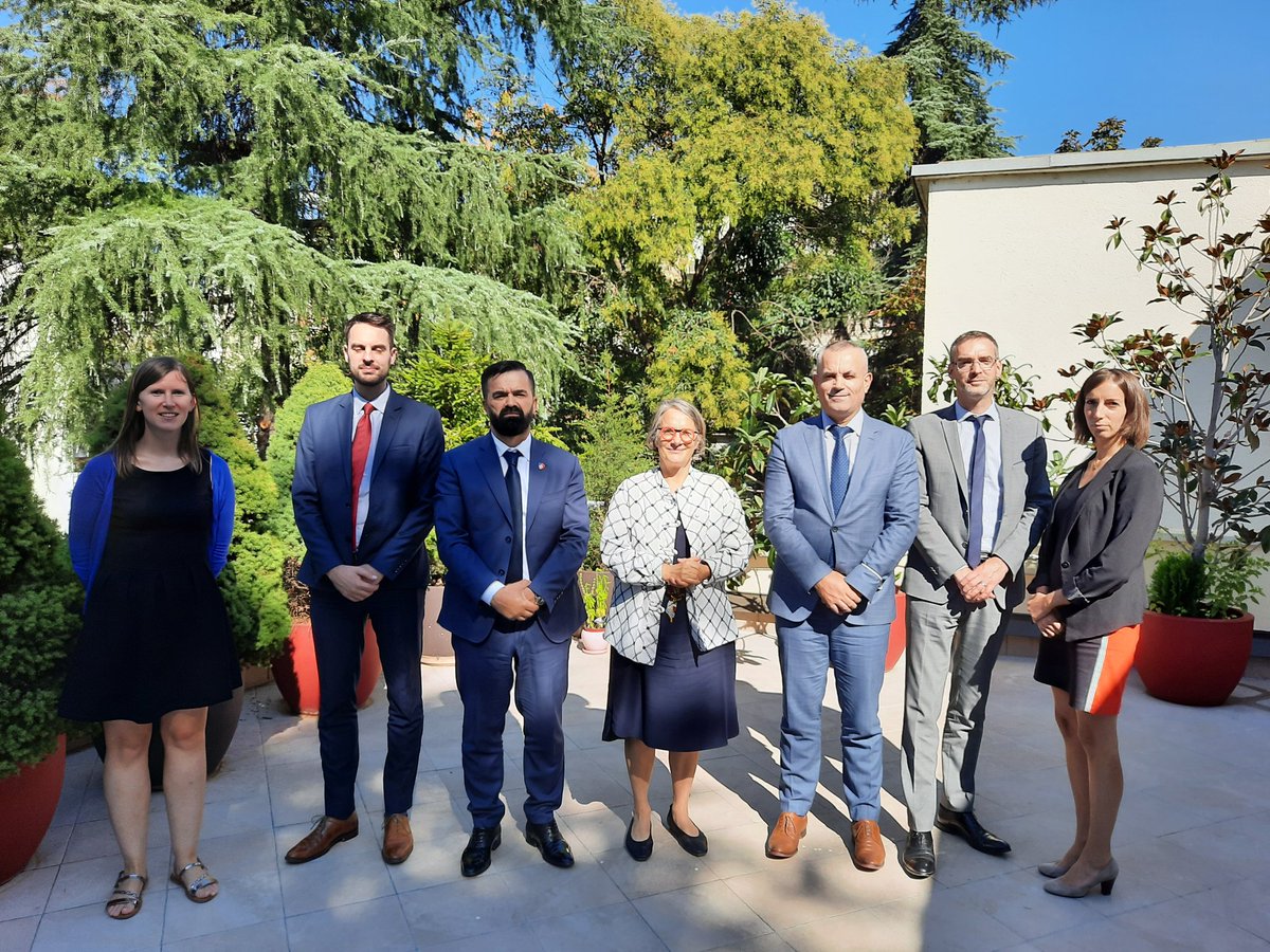 Discussions approfondies entre le directeur général de la police d’Etat <a href="/PoliciaeShtetit/">Policia e Shtetit</a> et les responsables des pôles judiciaire et renseignement de l’office anti-stupéfiants  #ofast