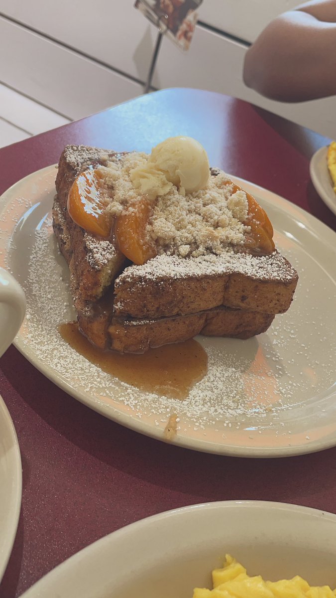 SoMagNIKKficent's tweet image. Peach Cobbler French toast