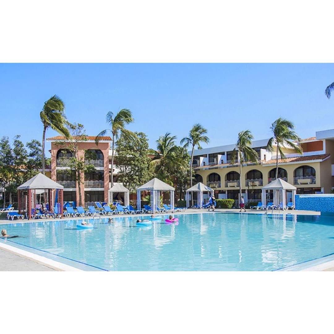 La cadena @RocHotelsCuba junto a @grancaribehotel reiniciará las operaciones turísticas de sus instalaciones en La Isla 🏖🏨
✔️Hotel RocPresidente en La Habana
✔️Hotel @RocBarlovento en Varadero

#hotels #lahabana #varadero