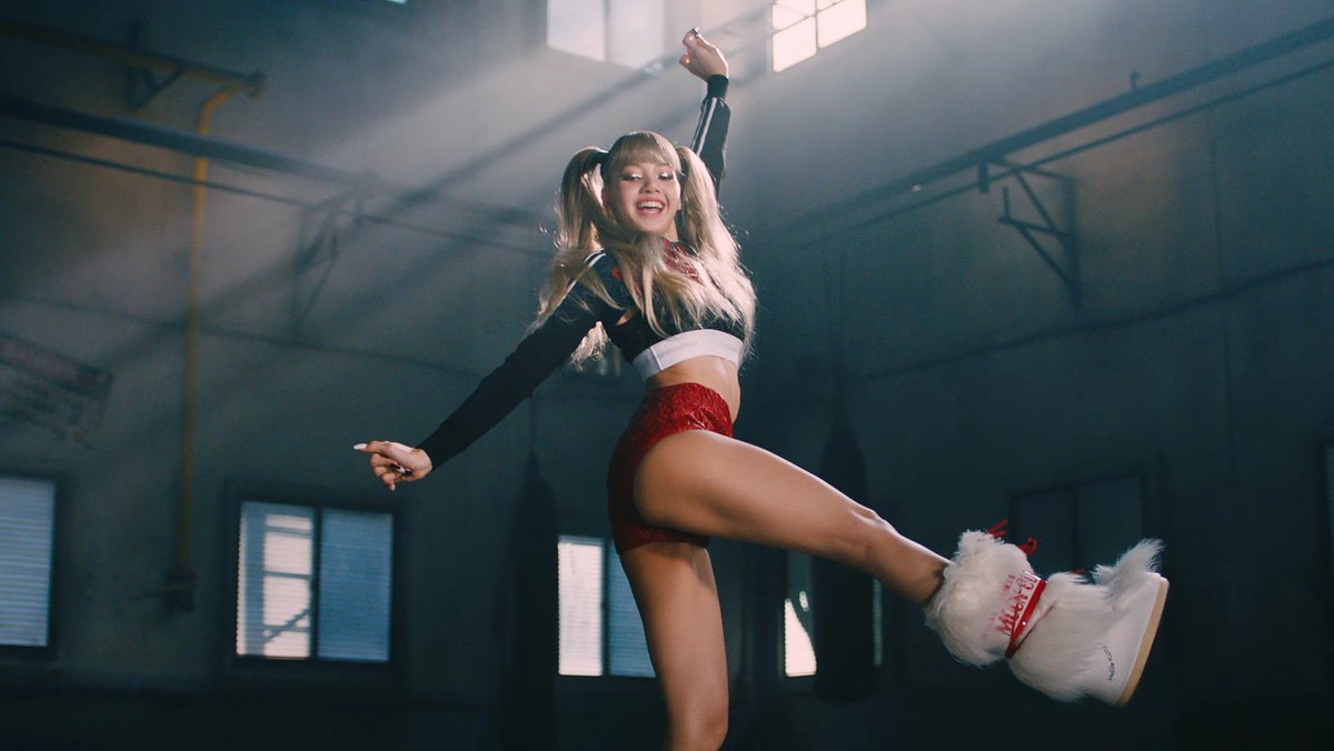 Lisa певица money. Lalisa money перевод на русский. перевод песни лиса моней. перевод песни лиса моней. Lisa money фото.