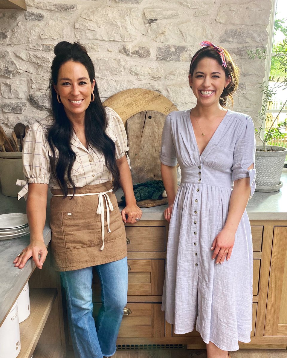 brb just setting bernie up for a date with crew! JKJK but actually had the loveliest time with this force of nature a few months ago in waco when we filmed a special for @foodnetwork and @discoveryplus!!! my magnolia adventure is airing 10/24 at 11a/10c!! @joannagaines @magnolia