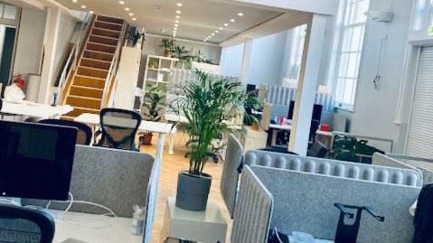 PropellerExm's tweet image. If you didn&apos;t know we’re a not-for-profit space focussed on creating innovation and #tech opportunities in #Exmouth &amp;amp; surrounding areas. We’ve grown into an 8000sqft space: more desks and a few offices left. 🙌🏻
If you are interested or know someone that might be, get in touch! 😀