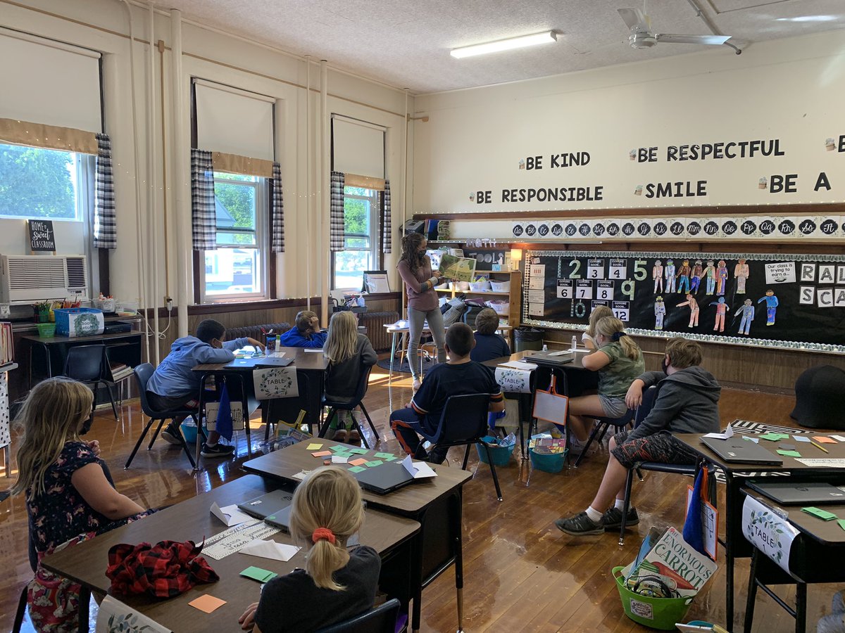 sterkelteach's tweet photo. Ag in the Classroom today with Mrs. B! Learning all about SOIL 🪱🤎🌱 @DeWittCountyFB @Bement_CUSD_5 https://t.co/agzuAFwgXR