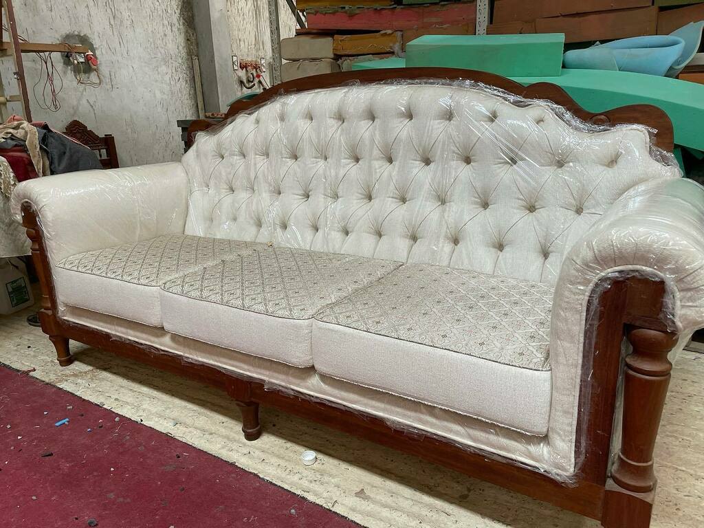 FurnitureMajor's tweet photo. Perfect mix of plain and patterned fabric.
#majorfurniture #madeinkenya #upholstery #sofa #design #style #livingroom #homedecor #home https://t.co/qhW4aFz6tY https://t.co/5zBjXKivET