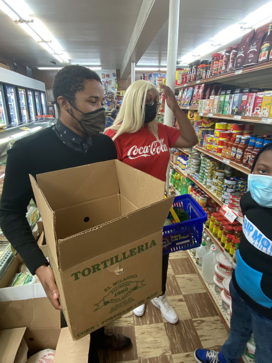 imancentral's tweet image. Shopping for tomorrow’s #KitchenTableTalk event at Chicago Lawn’s Mi Mexico grocery store.

Open for over two decades, Mi Mexico was one of the first markets to adopt LinkMatch following our Refresh the Hood campaign.